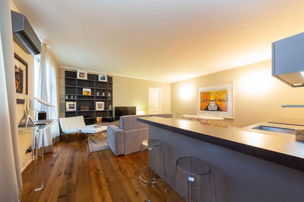 Apartment Splendido In Piazza San Carlo